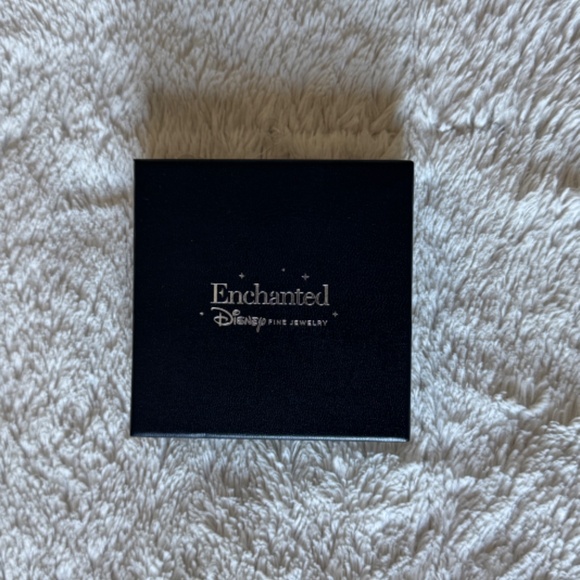 Enchanted Disney Evil Queen Villains Maleficent Twist Bracelet - Picture 4 of 8